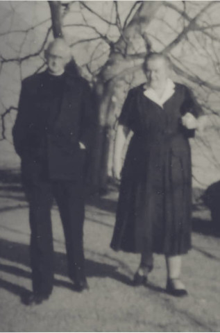 アドリエンヌ・フォン・シュパイアとハンス・ウルス・フォン・バルタザール、スイス、カッシーナ・ダーニョにて、1950年